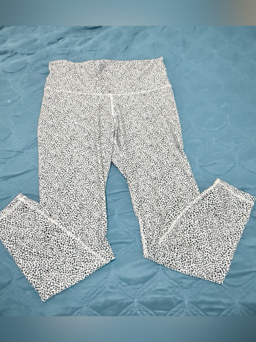 Old Navy Active Powersoft ExtraHigh Rise Black & White Leopard Print